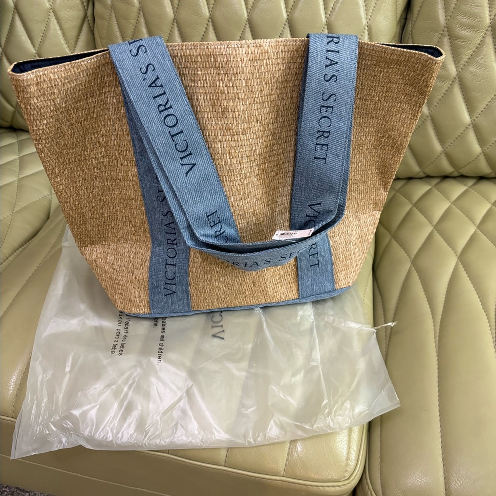 Victoria’s Secret NWT - Summer Tote - too far to return!